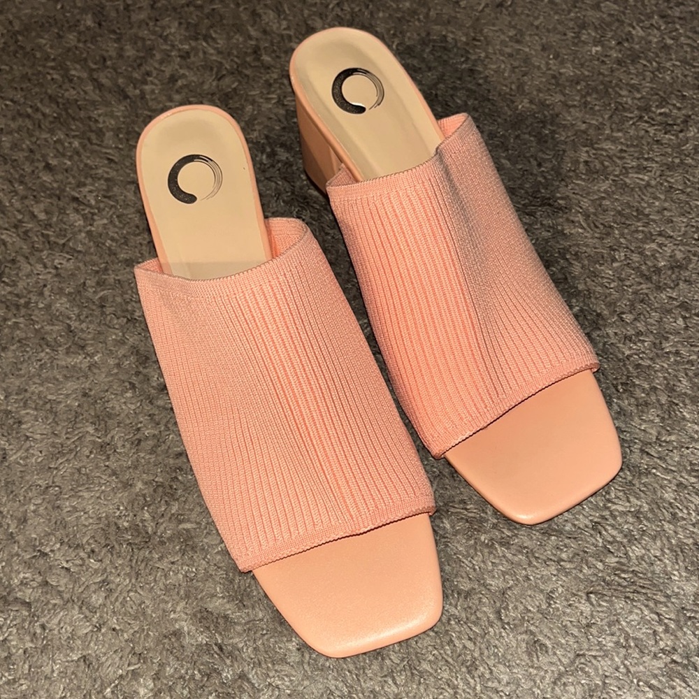 Women’s low knit heel 9.5 journee collection